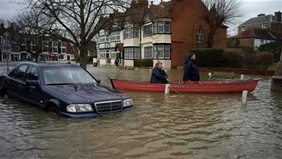 بريطانيا: آلاف الأسر تواجه أيامًا صعبة للغاية مع استمرار الفيضانات