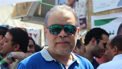 بالصور.. أشرف زكي وأسرته في السعودية لأداء العمرة