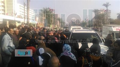 بالصور.. ثورة متضرري الإسكان على محافظ بورسعيد