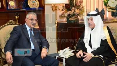 وزير التنمية المحلية والسفير السعودي يبحثان قضايا التعاون المشترك
