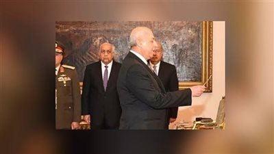 محافظ أسوان يتابع موقف المرافق بمشروعات الإسكان