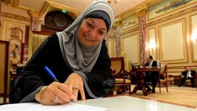 عميدة الدراسات الإسلامية تعرب عن تقديرها للرئيس لاختيارها بمجلس النواب