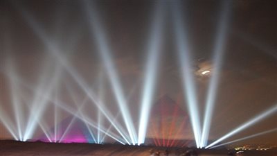 مصر تحتفل بالعام الجديد في قلب الأهرامات