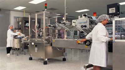 قطاع المستلزمات الطبية محلك سر.. إغلاق 100 مصنع منذ أحداث 2011.. استراتيجية جديدة لمضاعفة الصادرات.. المصنعون: نستهدف مضاعفة الاستثمارات خلال 5 سنوات