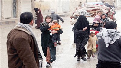 عائلات سورية تهرب من القصف الإسرائيلي لجنوب لبنان