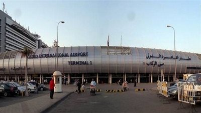 ضبط راكبين يخفيان 55 ألف دولار في جواربهما بالمطار