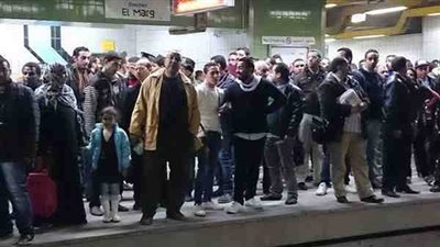 زحام شديد بالخط الأول للمترو 