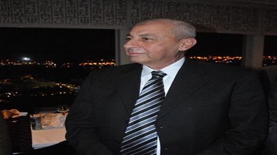 المحافظ يشكل 