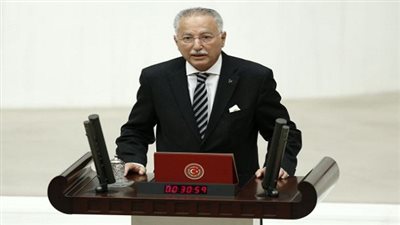 إحسان أوغلو: لغة حكومة العدالة جعلت تركيا في عزلة