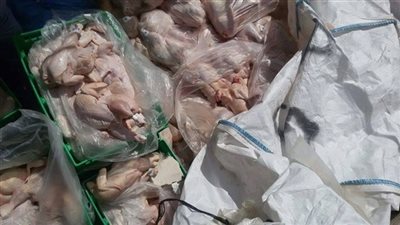 ضبط 3 أطنان دواجن ولحوم فاسدة داخل مصنع بالوراق 