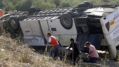 مقتل وإصابة 50 لاجئًا في انقلاب حافلة ركاب بغربي تركيا