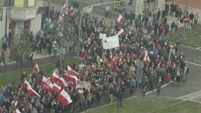 مظاهرات حاشدة في بولندا احتجاجًا على سياسة الحكومة 