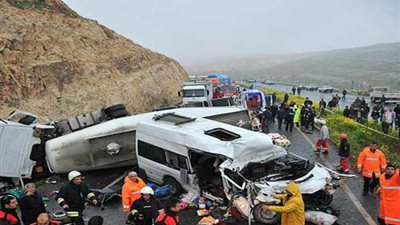 إصابة 4 نائبات من الحزب الحاكم بتركيا في حادث مروري