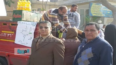 بالصور.. منافذ متحركة لبيع الزيوت مخفضة الأسعار بالمحلة