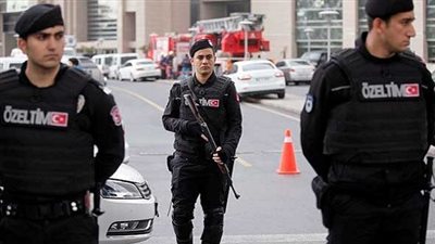 اعتقال 40 امرأة في إزمير واسطنبول أثناء احتجاجات ضد الحكومة