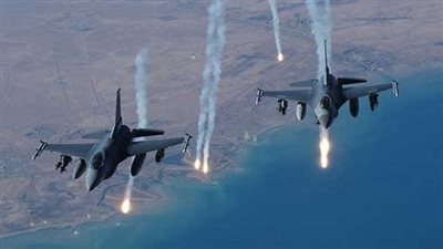 طائرات التحالف العربى تقصف معسكرا للصواريخ شرقي صنعاء