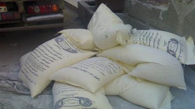 ضبطية لدقيق مدعم مهرب بالجيزة.. والمحافظ: نتصدى للمتلاعبين بقوت الشعب