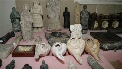 ضبط 15 قطعة يشتبه في أثريتها بالمنيا 