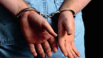 موزع بريد يتخلص من الخطابات بسبب 