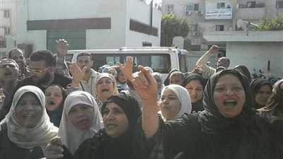 وقفة احتجاجية للعاملين بالمستشفى التعليمي بالغربية