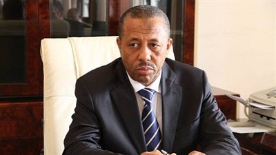 رئيس الحكومة الليبية المؤقتة يبحث تطورات أوضاع منطقة النفط الليبية 