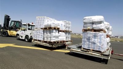 التحالف العربي ينزل 40 طنًا مواد طبية على مدينة تعز اليمنية