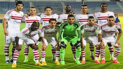 لاعبو الزمالك يرتدون قميص حمادة إمام في مباراة الشرطة