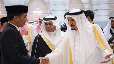 خادم الحرمين يعزي الرئيس الإندونيسي في ضحايا الاعتداءات الإرهابية بجاكرتا