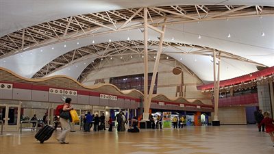 وفد برلماني بريطاني: سنوصي بأهمية الاستئناف العاجل لحركة الطيران إلى شرم الشيخ 