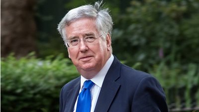 وزير الدفاع البريطاني يؤكد التواصل العسكري 