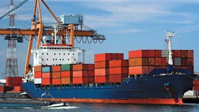 استئناف الحركة الملاحية بموانئ السويس