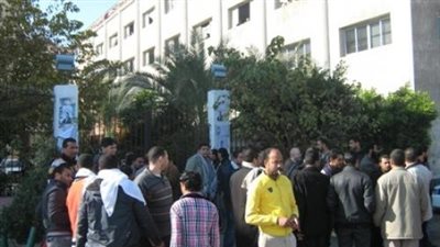 وقفة احتجاجية للعاملين بقطاع الزراعة الآلية أمام مقر الوزارة 