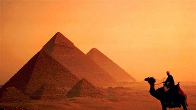 طبيب أسنان يشارك في حملة This is Egypt لتنشيط السياحة بمعرض تصوير فوتوغرافي