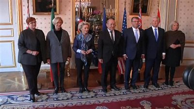 اجتماع وزراء الدفاع بباريس يطالب بتكثيف العمليات للقضاء على داعش