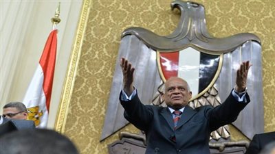 رئيس البرلمان مداعبًا الأعضاء: 