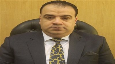  محافظ الفيوم يناقش مشكلة انقطاع مياه الشرب مع وزير الإسكان 