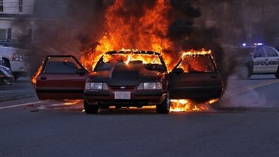 إحراق 7 سيارات في حي 