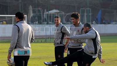 ثلاثي الأهلي يطير إلى السعودية لهذا السبب