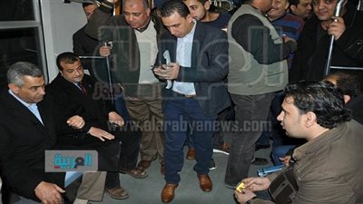 بالصور.. وزير النقل يستطلع آراء المواطنين حول رفع تذاكر مترو الأنفاق