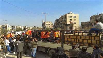 إدخال مساعدات غذائية لمناطق في تعز جنوب غربي اليمن