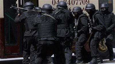 اعتقال 5 يشتبه في صلتهم بـ