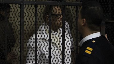 المحكمة تأمر بإيداع صفوت الشريف ونجله في قفص الاتهام 