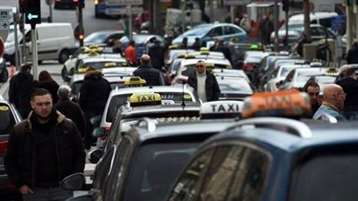 فرنسا: سائقو التاكسي ينهون إضرابهم عقب مفاوضات مع الحكومة