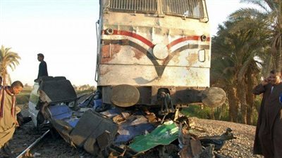 النقل: سيارة ربع نقل تقتحم منفذ البليدة وتصطدم بقطار القاهرة- أسيوط 