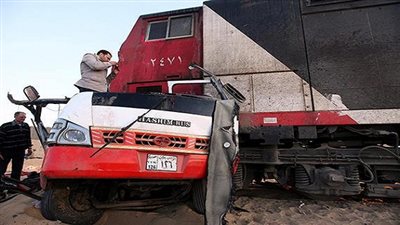 ننشر تفاصيل حادث تصادم قطار العياط.. الصحة: وفاة 6 وإصابة 3.. وإجراء تحليل مخدرات لسائق نقل العياط.. والداخلية: 
