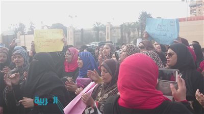 بالصور.. متضررات الإسكان الاجتماعي ينظمن وقفة أمام ديوان عام بورسعيد