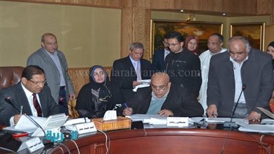 بالصور.. المحافظ يأمر بتركيب أطراف صناعية لطفلة وعلاجها على نفقة الدولة 