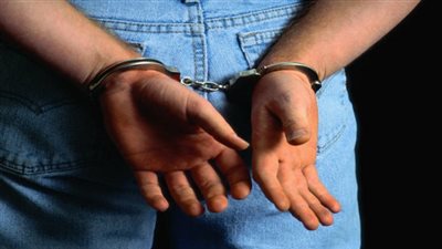 ضبط صاحب مصنع بحوزته خامات مجهولة المصدر بالبساتين