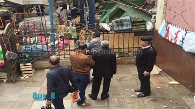 بالصور.. حملة إزالة لشرطة النقل بمحطات المترو 