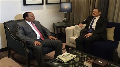 نائب رئيس الوزراء اليمني يجتمع بالسفير الأمريكي